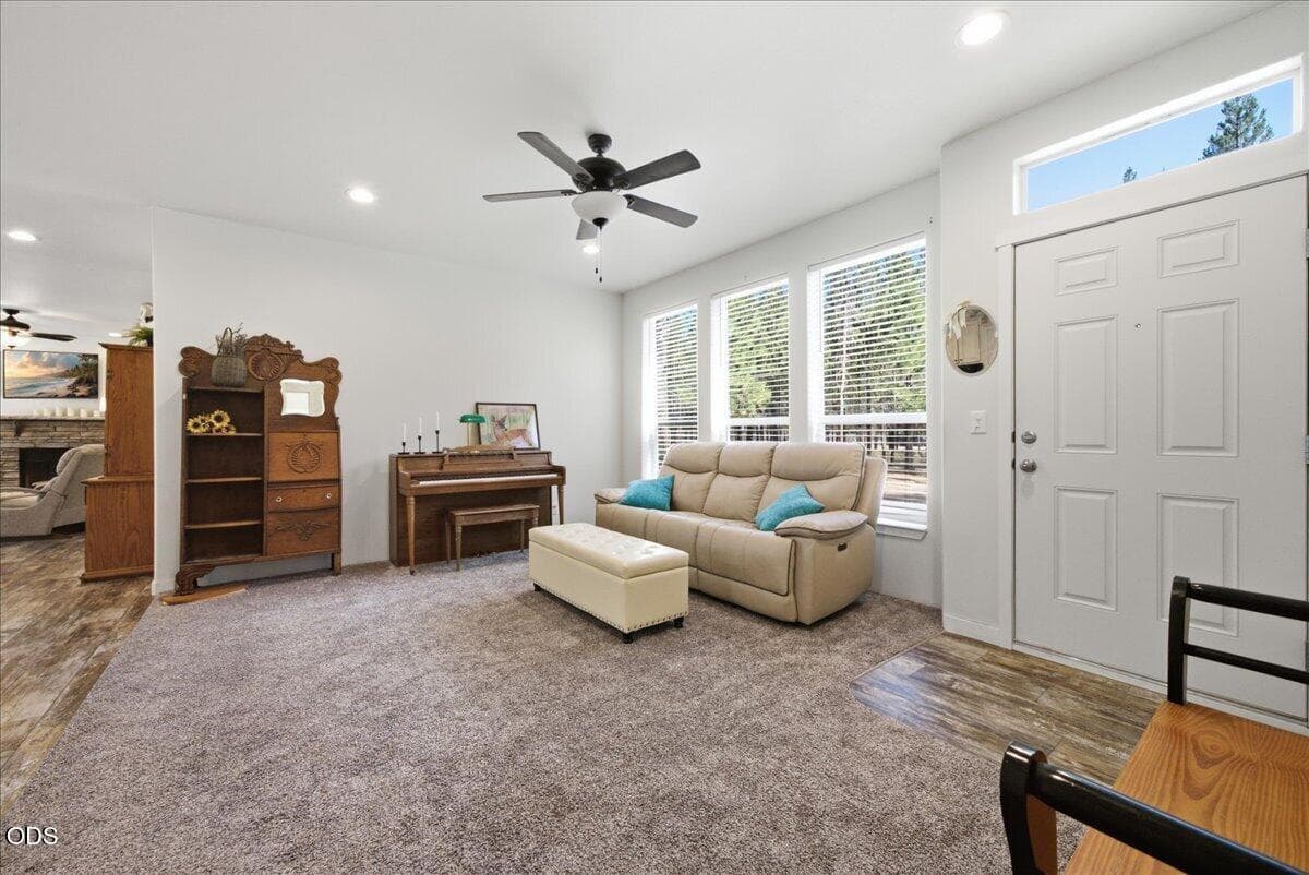 Photo of 15461 Federal Road 4 of 34