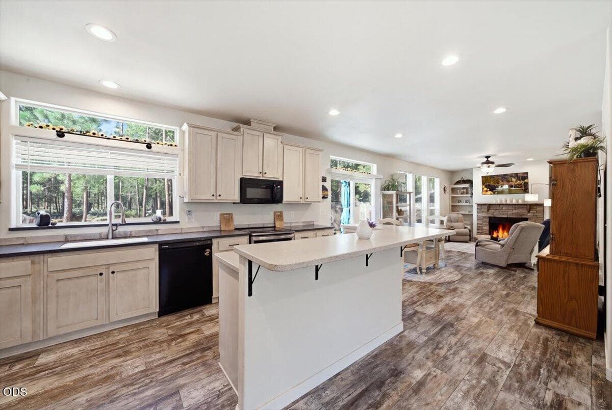 Photo of 15461 Federal Road 5 of 34