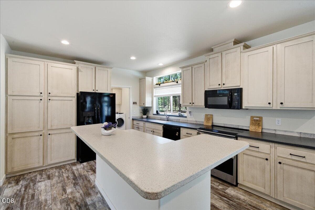 Photo of 15461 Federal Road 6 of 34