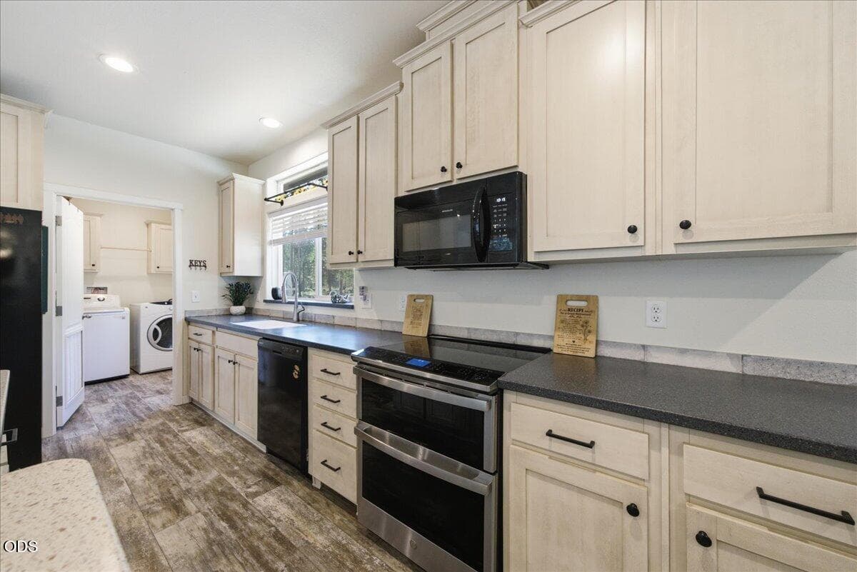 Photo of 15461 Federal Road 8 of 34