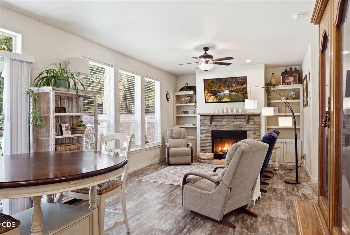 Photo of 15461 Federal Road 9 of 34