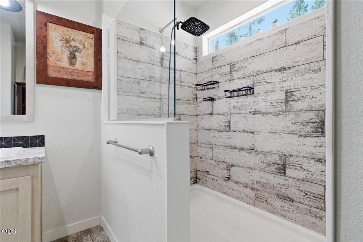 Photo of 15461 Federal Road 13 of 34