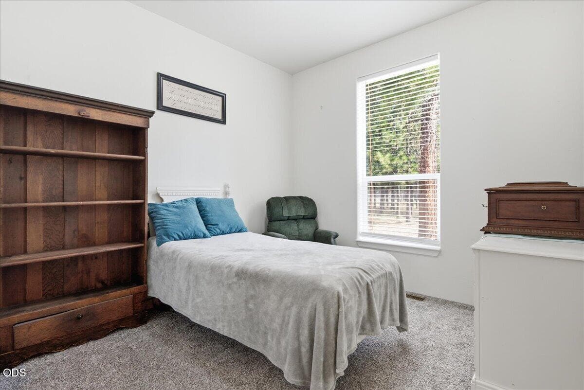Photo of 15461 Federal Road 16 of 34