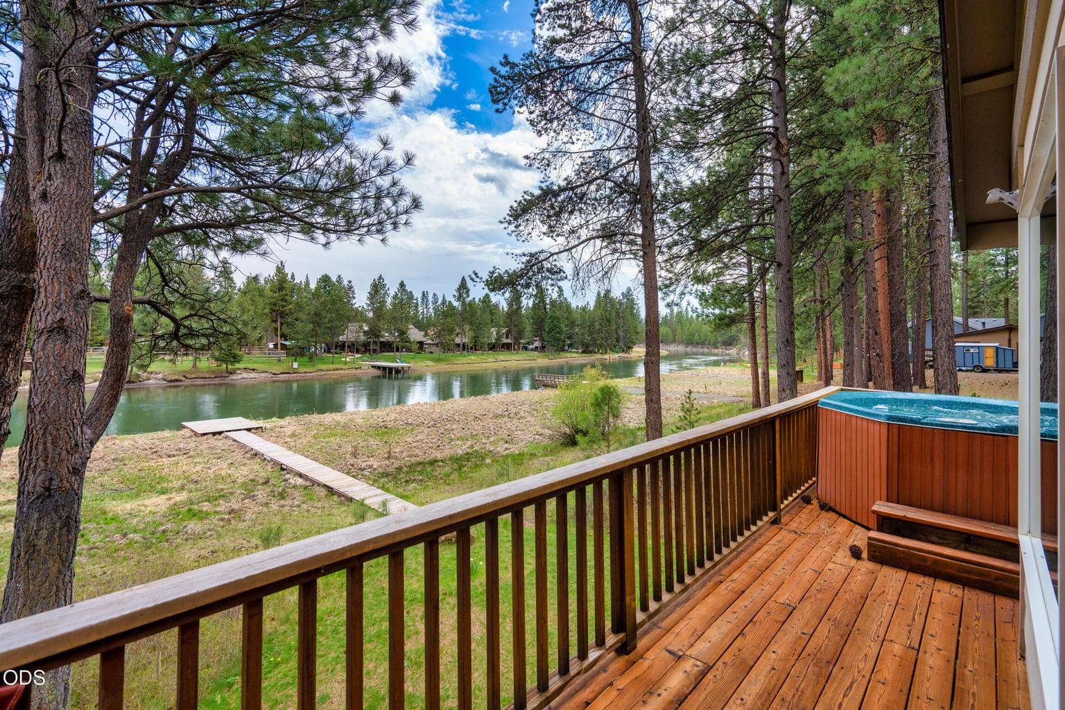Sweeping panoramic views from the hottub