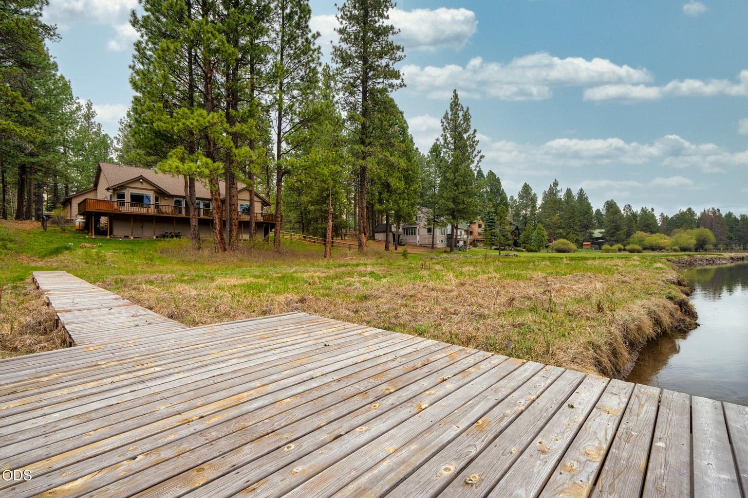 Shared private dock on the Deschutes River