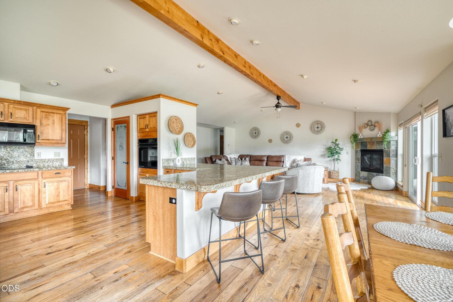 Full time residence, Vacation retreat or income producing getaway