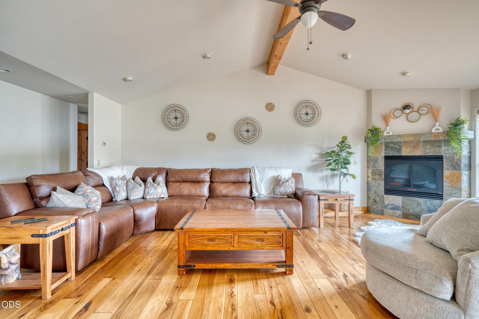 Hardwood floors throughtout