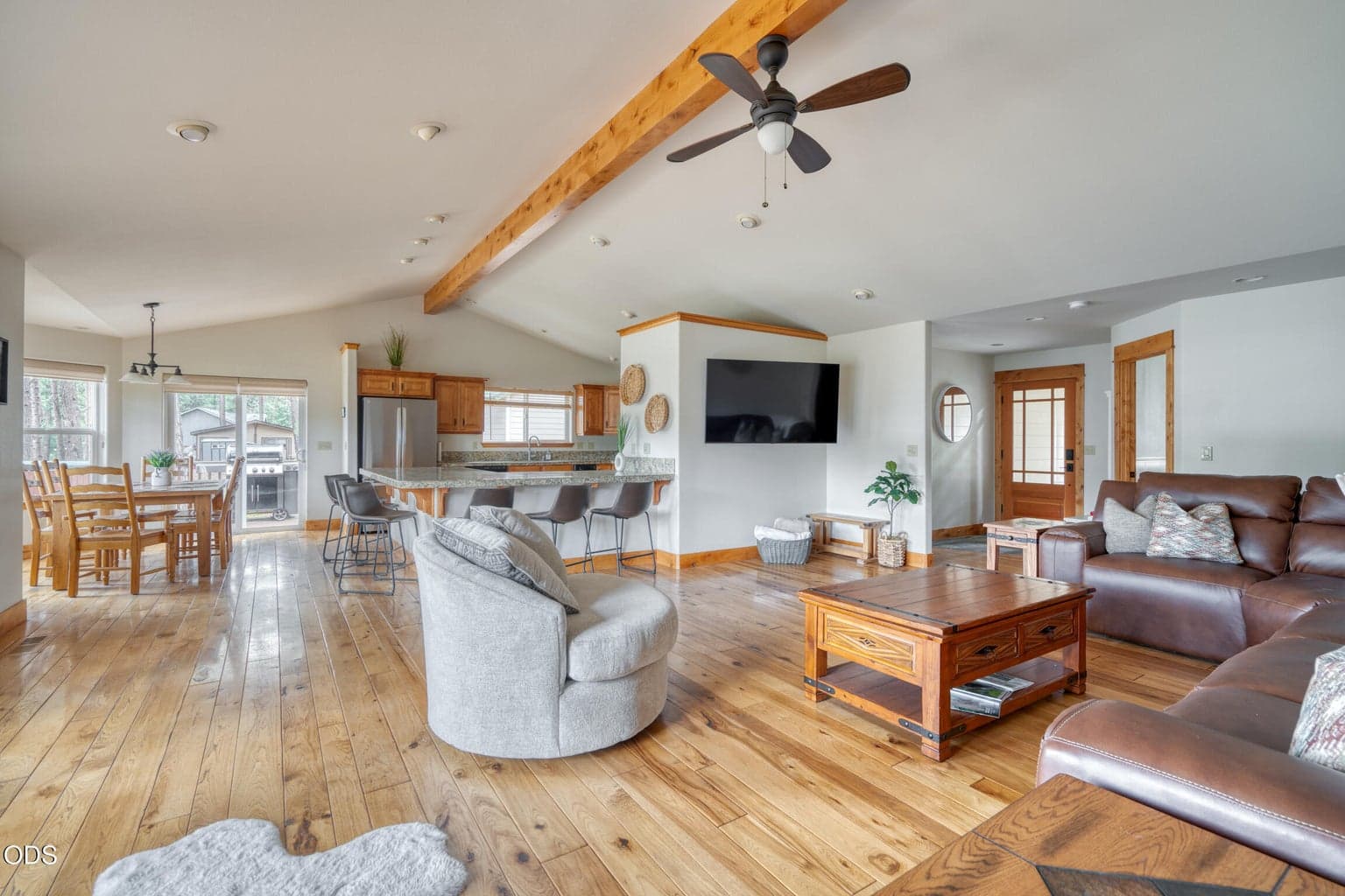 Offered Fully furnished and turnkey