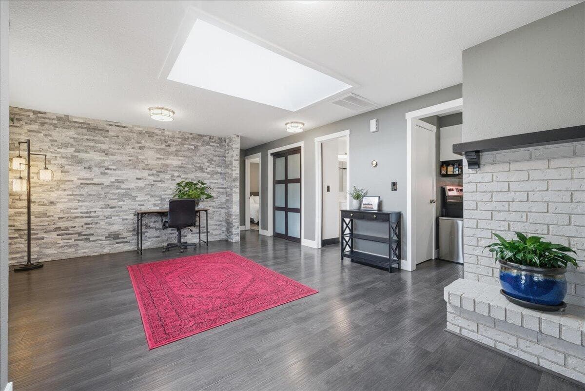 Photo of 758 NE Quimby Avenue 3 of 47