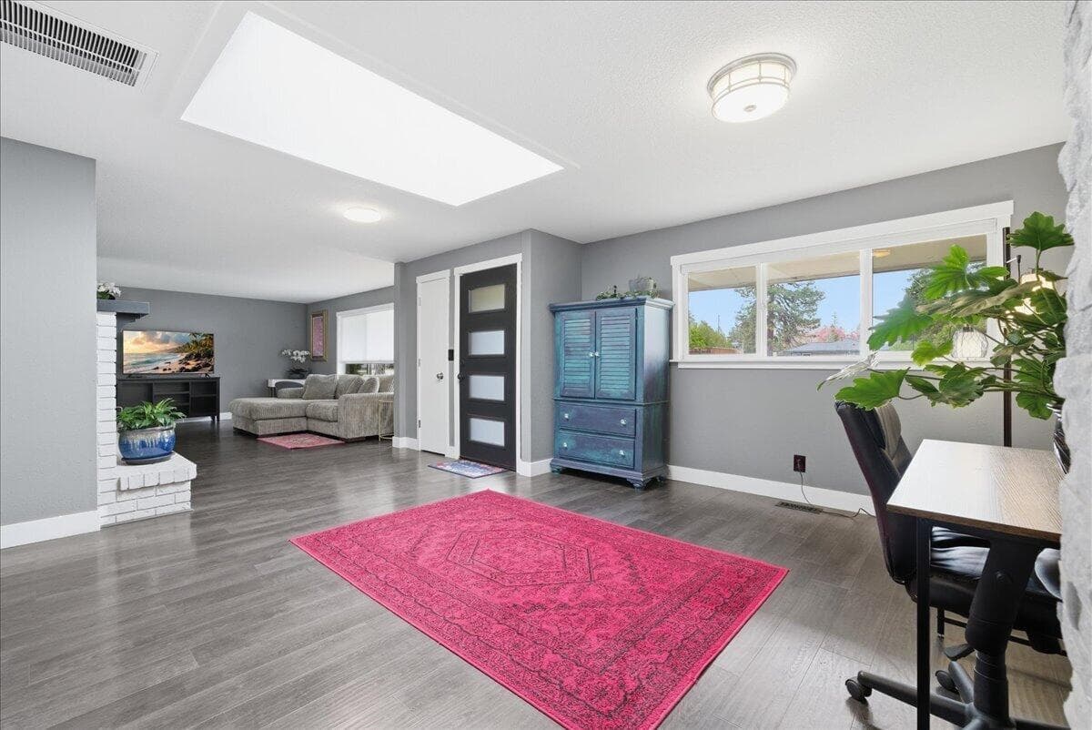 Photo of 758 NE Quimby Avenue 10 of 47