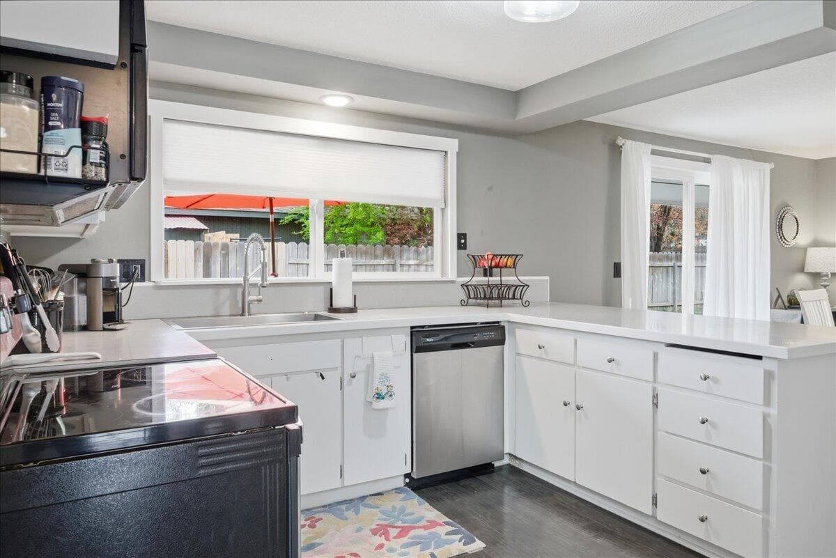 Photo of 758 NE Quimby Avenue 11 of 47