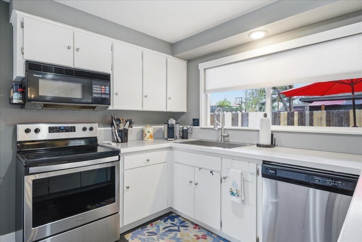 Photo of 758 NE Quimby Avenue 12 of 47