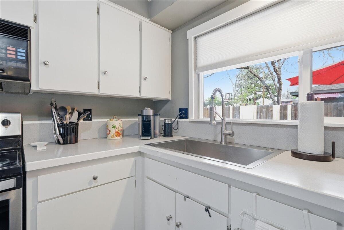 Photo of 758 NE Quimby Avenue 13 of 47