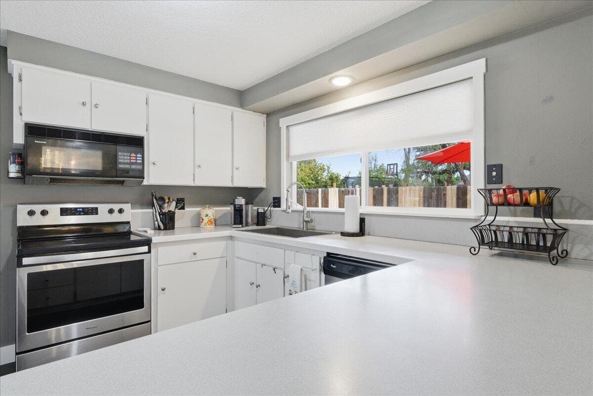Photo of 758 NE Quimby Avenue 16 of 47
