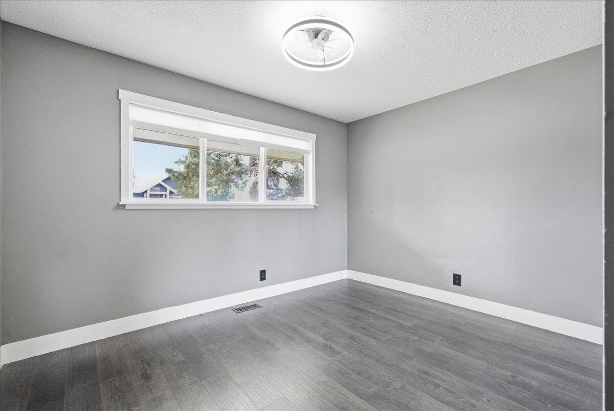 Photo of 758 NE Quimby Avenue 25 of 47