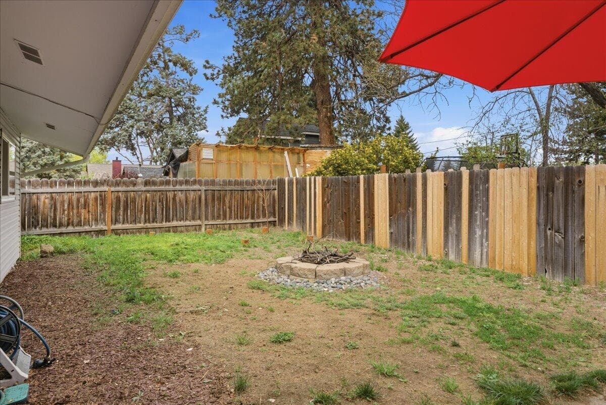 Photo of 758 NE Quimby Avenue 37 of 47