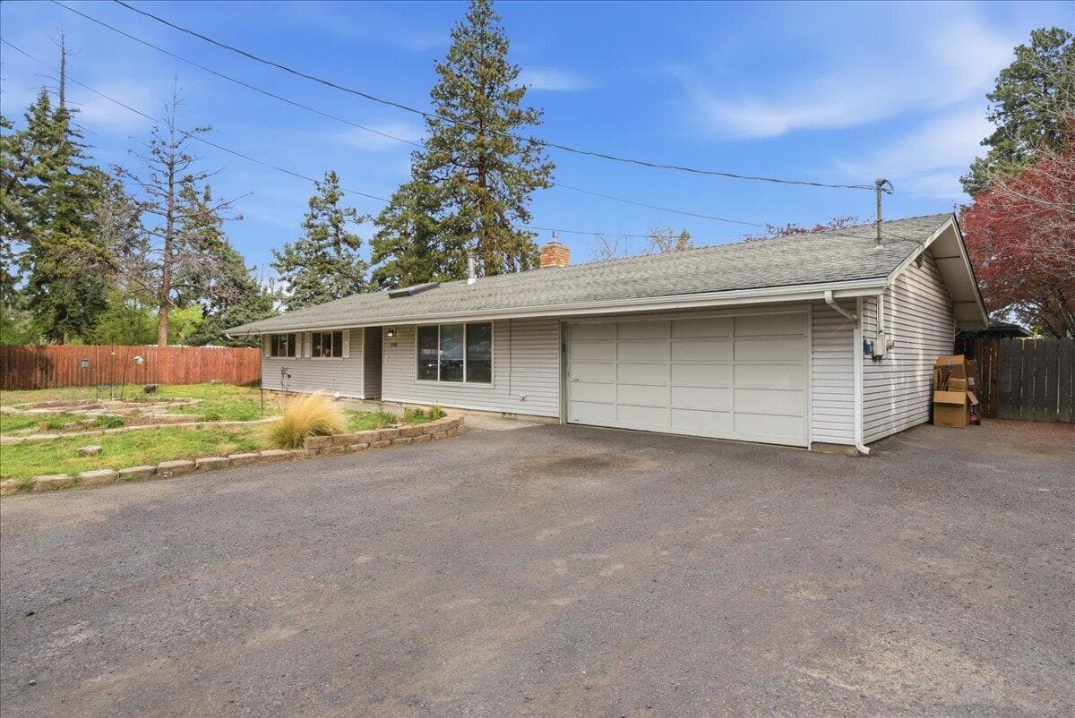 Photo of 758 NE Quimby Avenue 46 of 47
