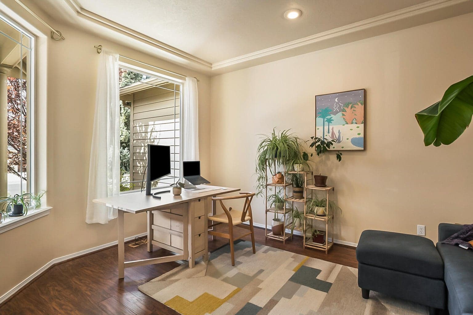 Spacious & Bright Front Office