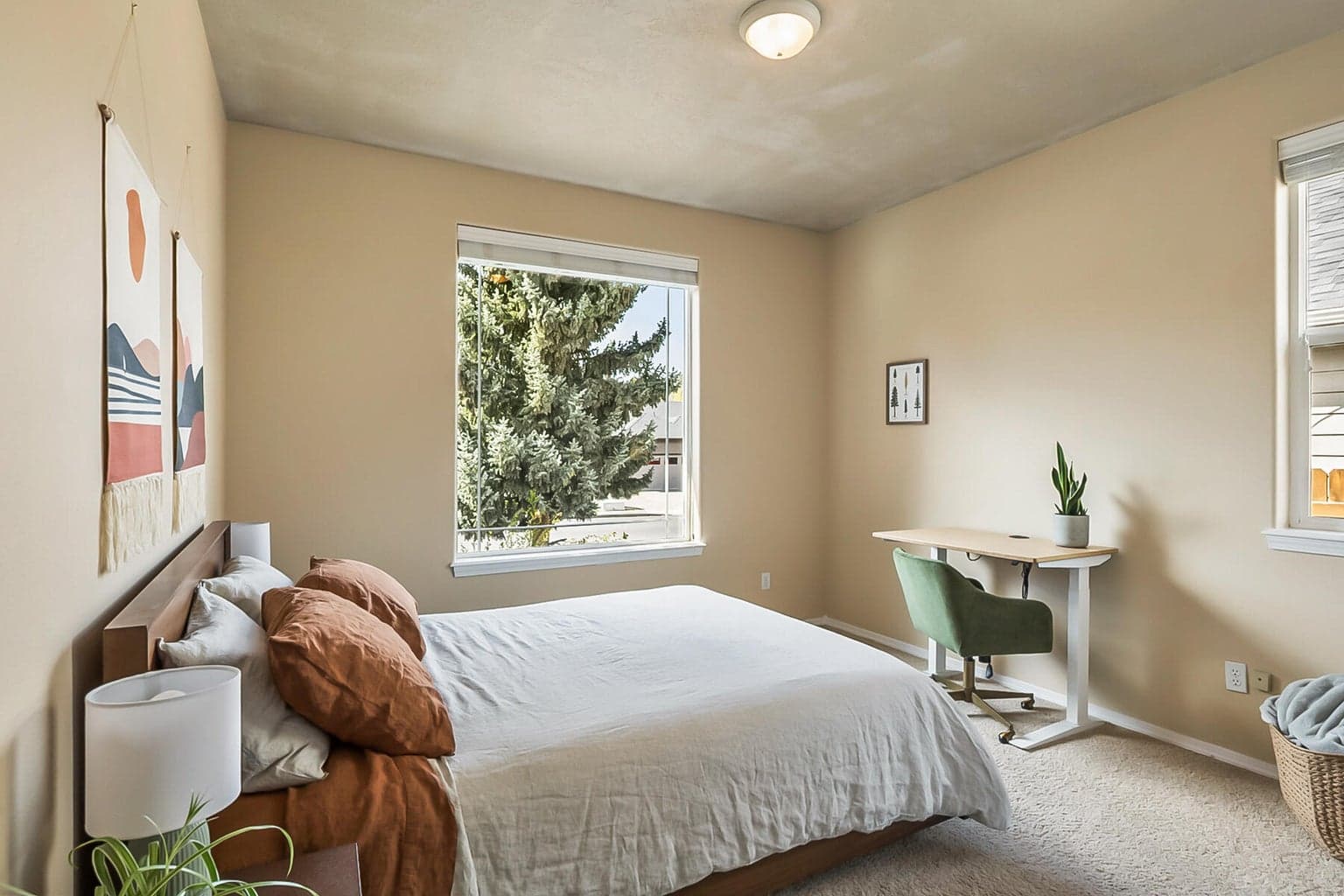 Spare front bedroom