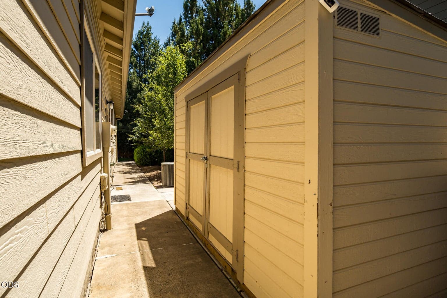 Photo of 800 SE Shadowood Drive 51 of 54