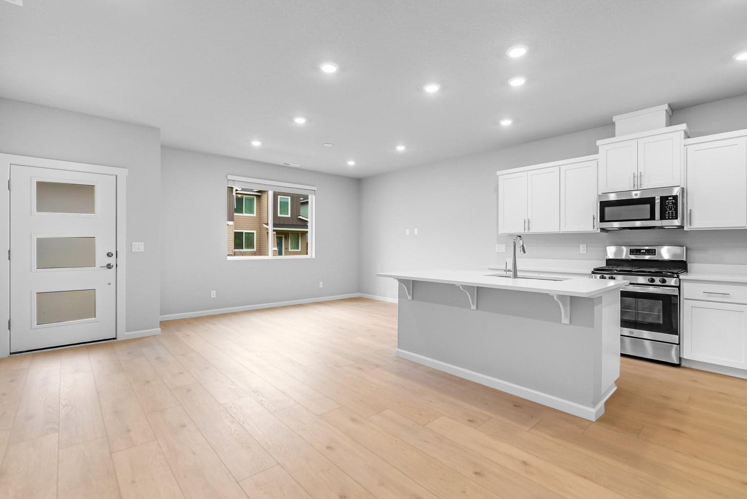 Photo of 726 Varnish Place 4 of 24