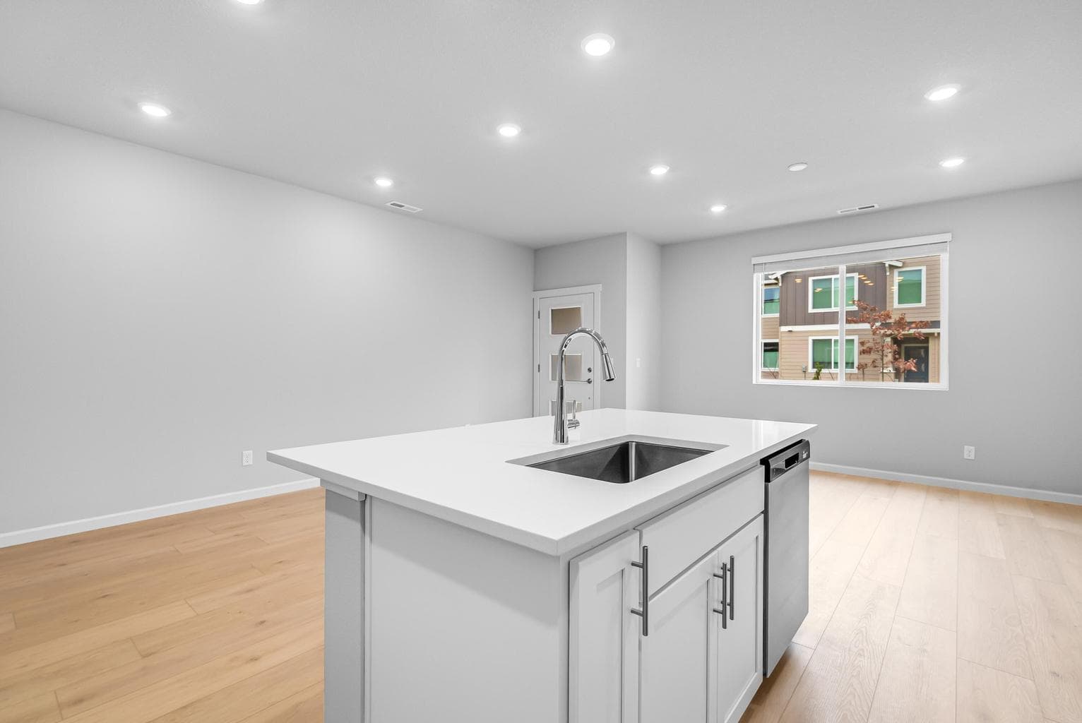 Photo of 726 Varnish Place 5 of 24