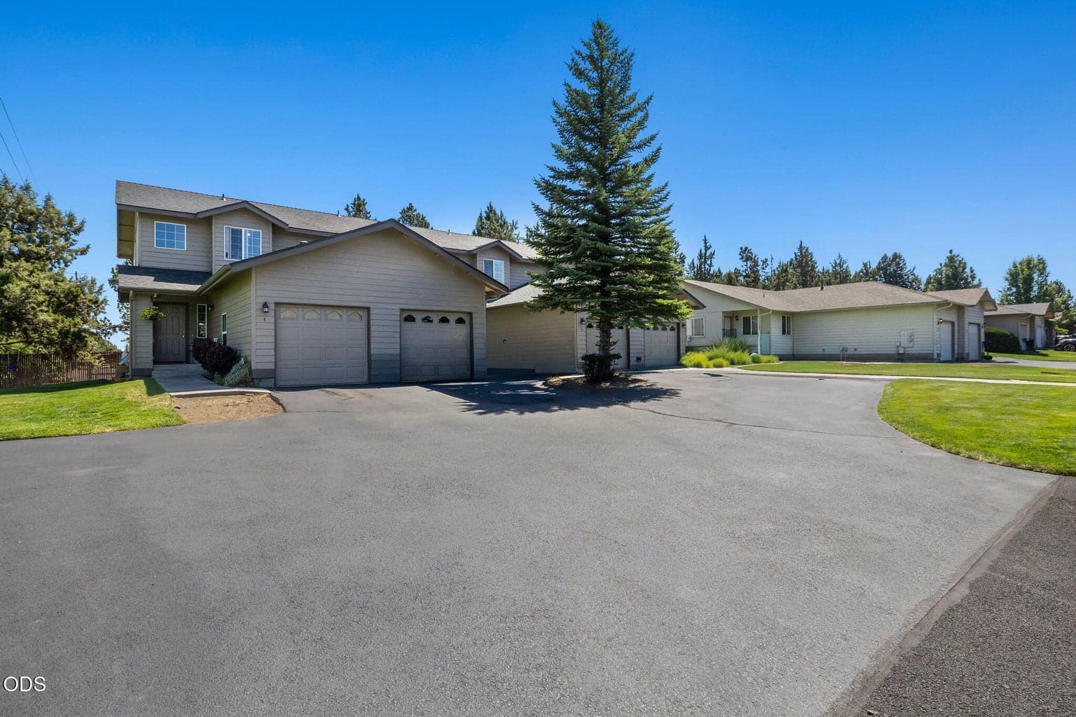 Photo of 744 Savannah Drive 2 of 35