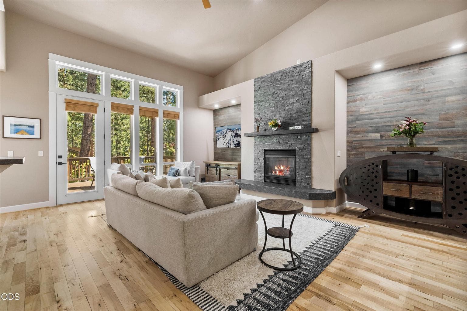 Photo of 60446 Seventh Mountain Drive 2 of 35