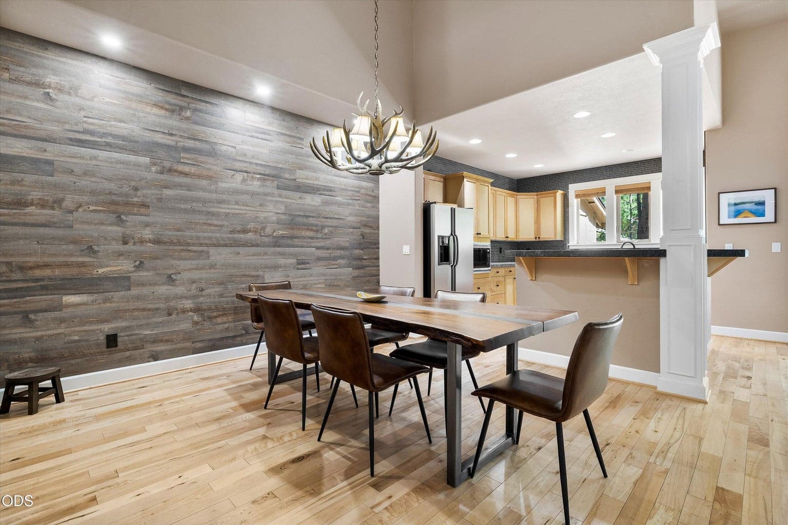 Photo of 60446 Seventh Mountain Drive 5 of 35
