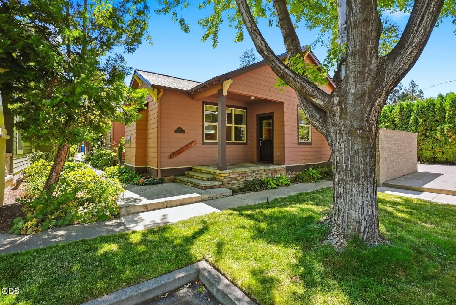 Photo of 825 NE Wiest Way 1 of 58