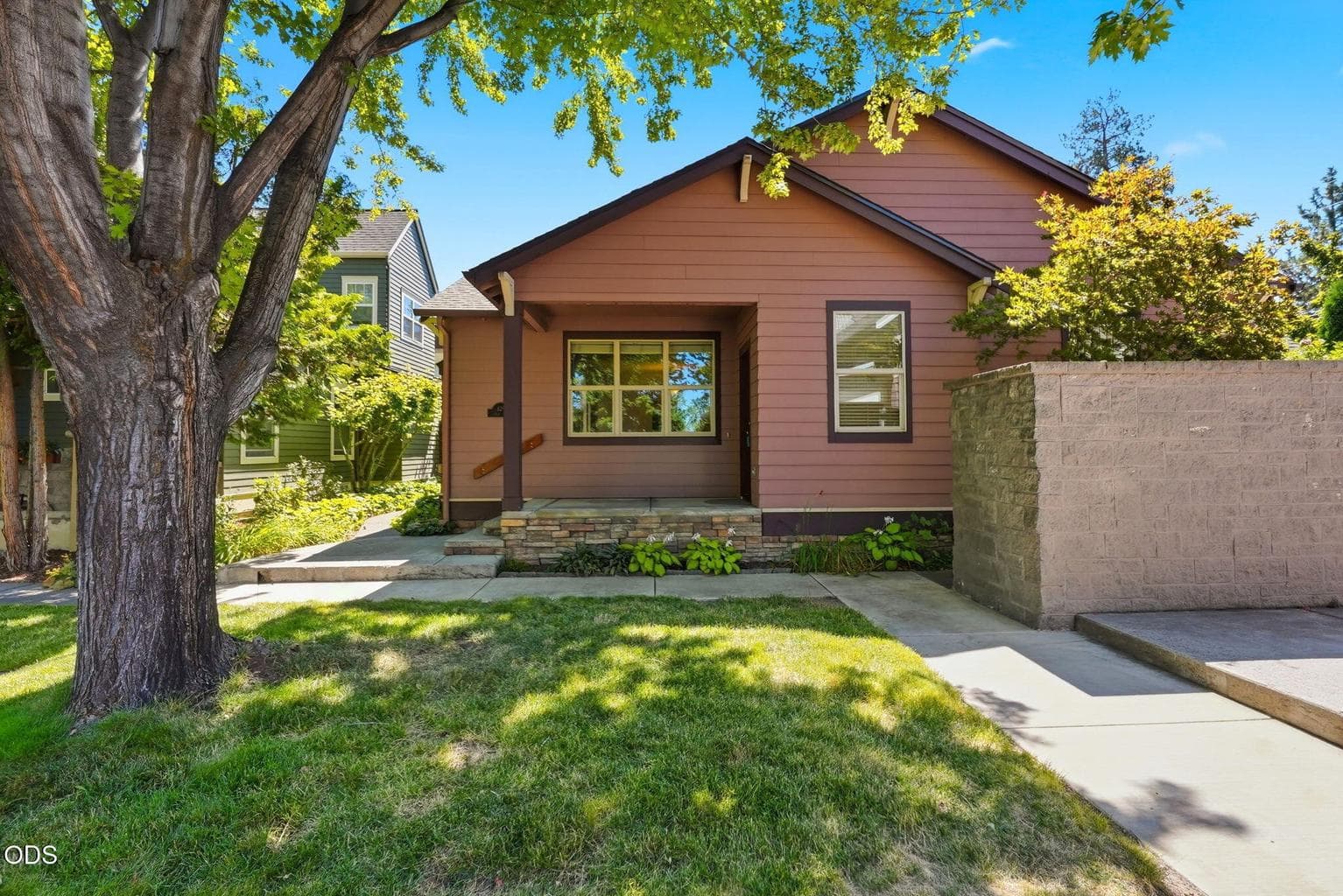 Photo of 825 NE Wiest Way 2 of 58