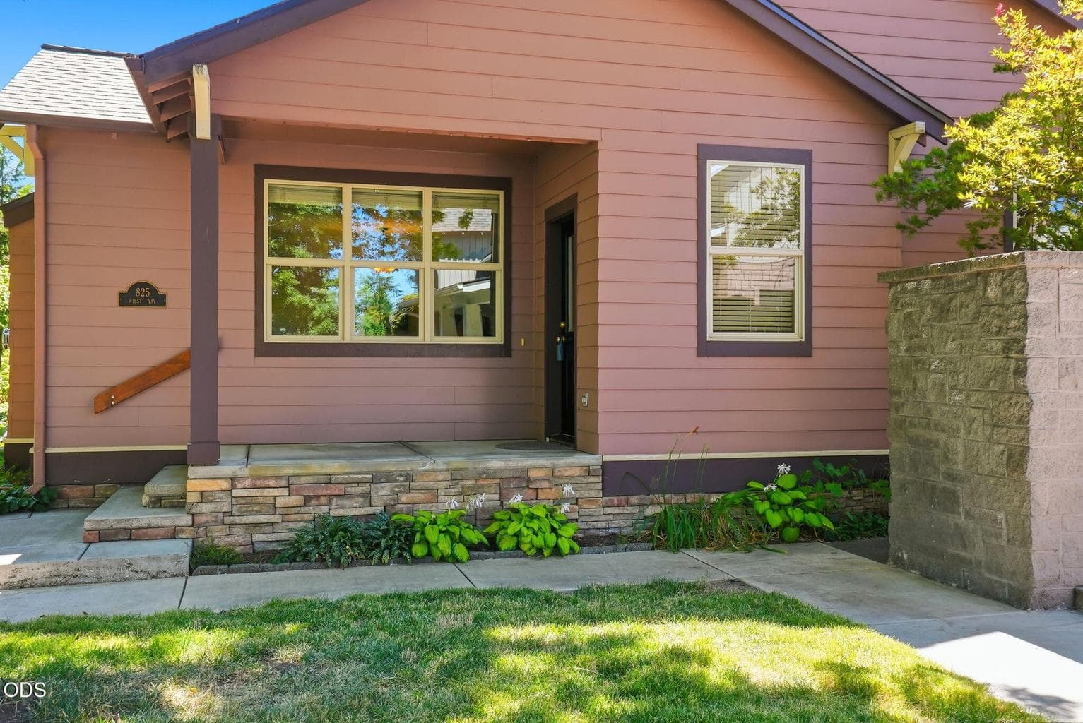 Photo of 825 NE Wiest Way 3 of 58