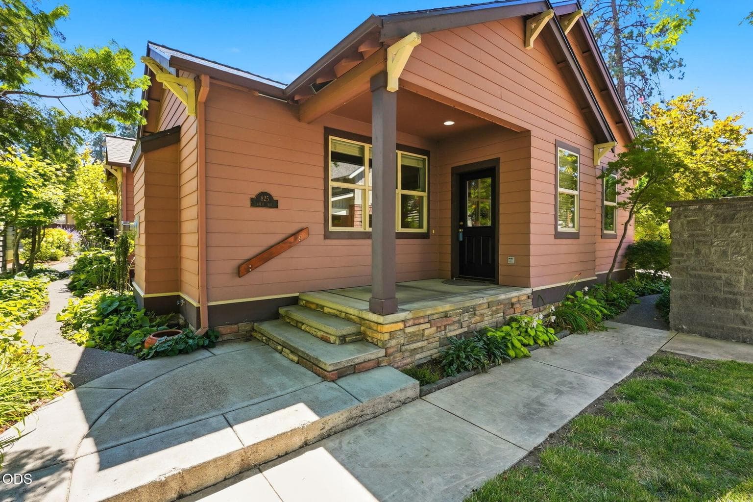 Photo of 825 NE Wiest Way 4 of 58