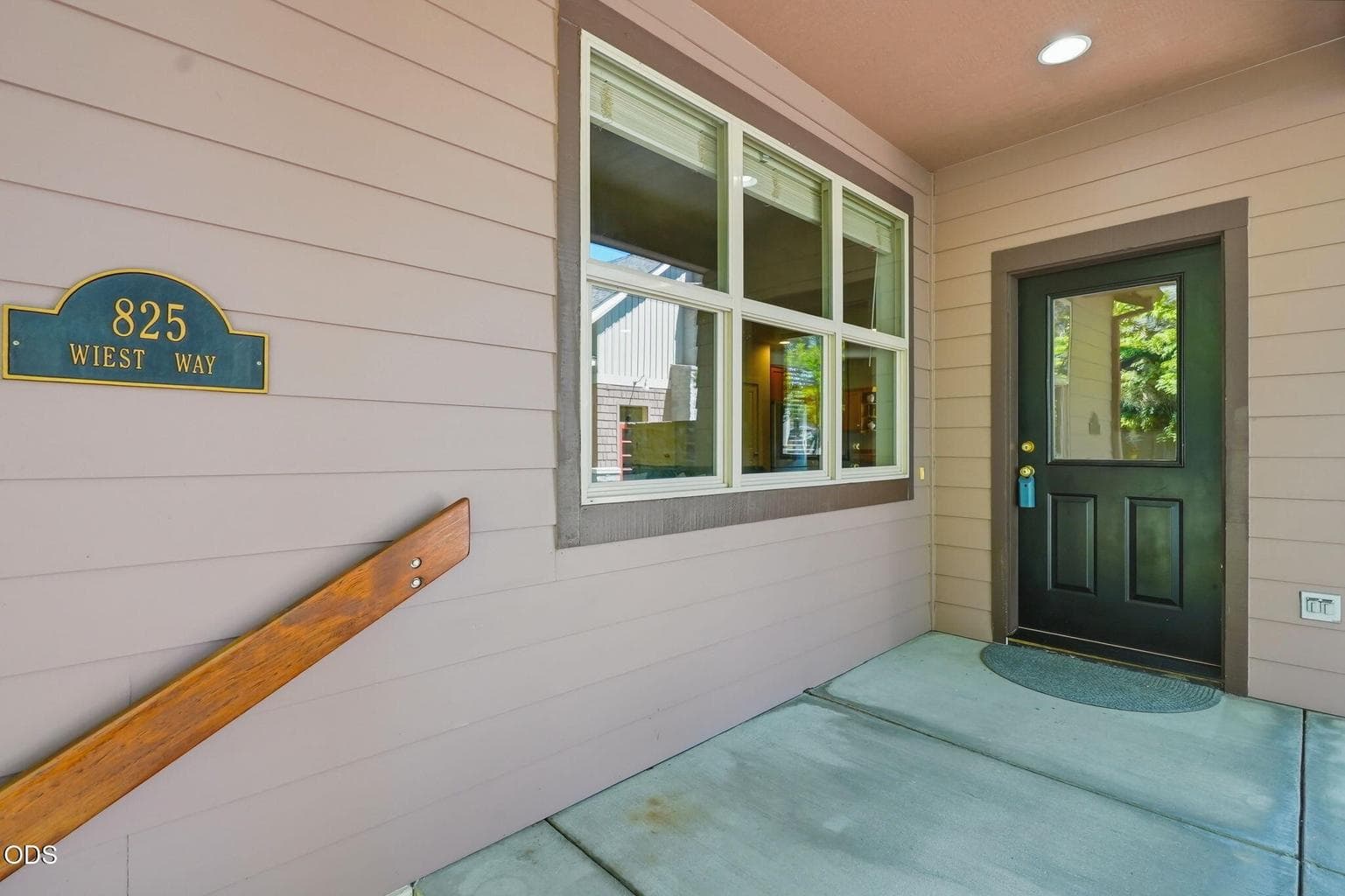 Photo of 825 NE Wiest Way 5 of 58
