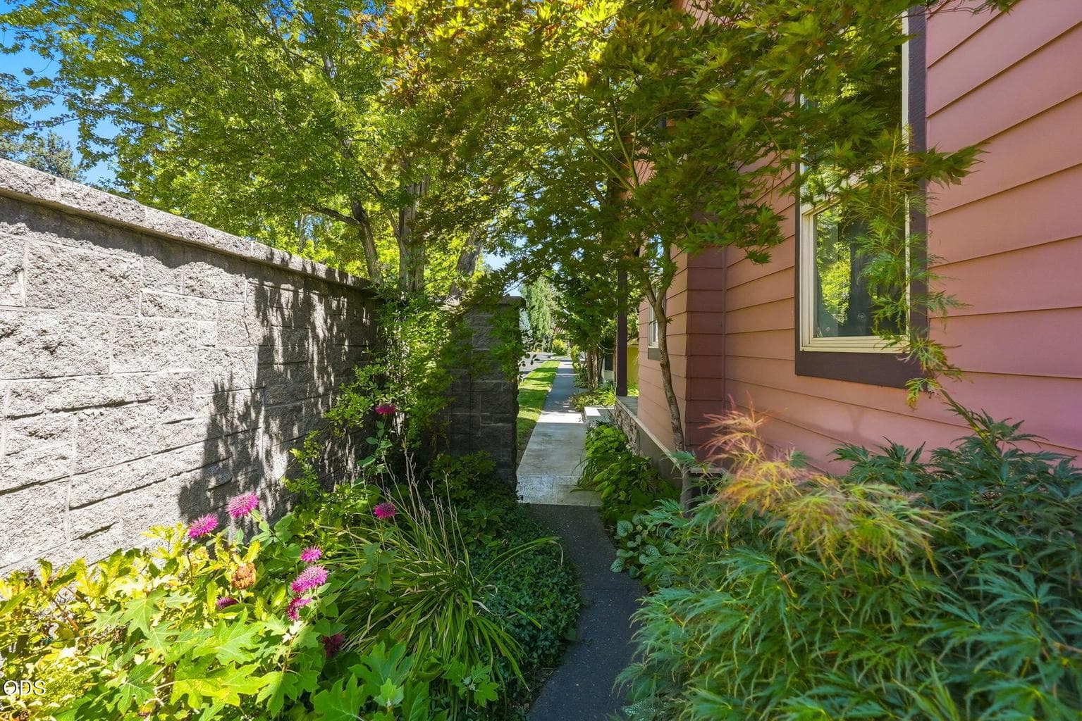 Photo of 825 NE Wiest Way 33 of 58
