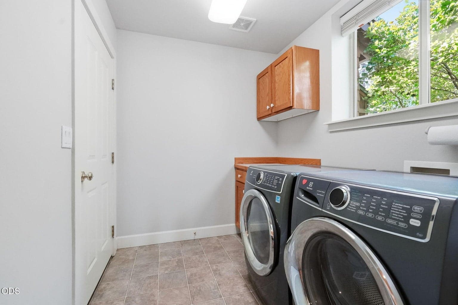 Photo of 825 NE Wiest Way 28 of 58