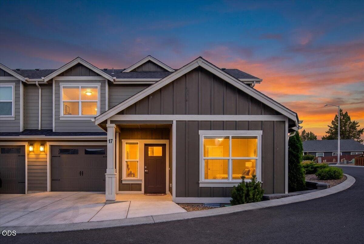 Photo of 2755 Greens Boulevard 1 of 38