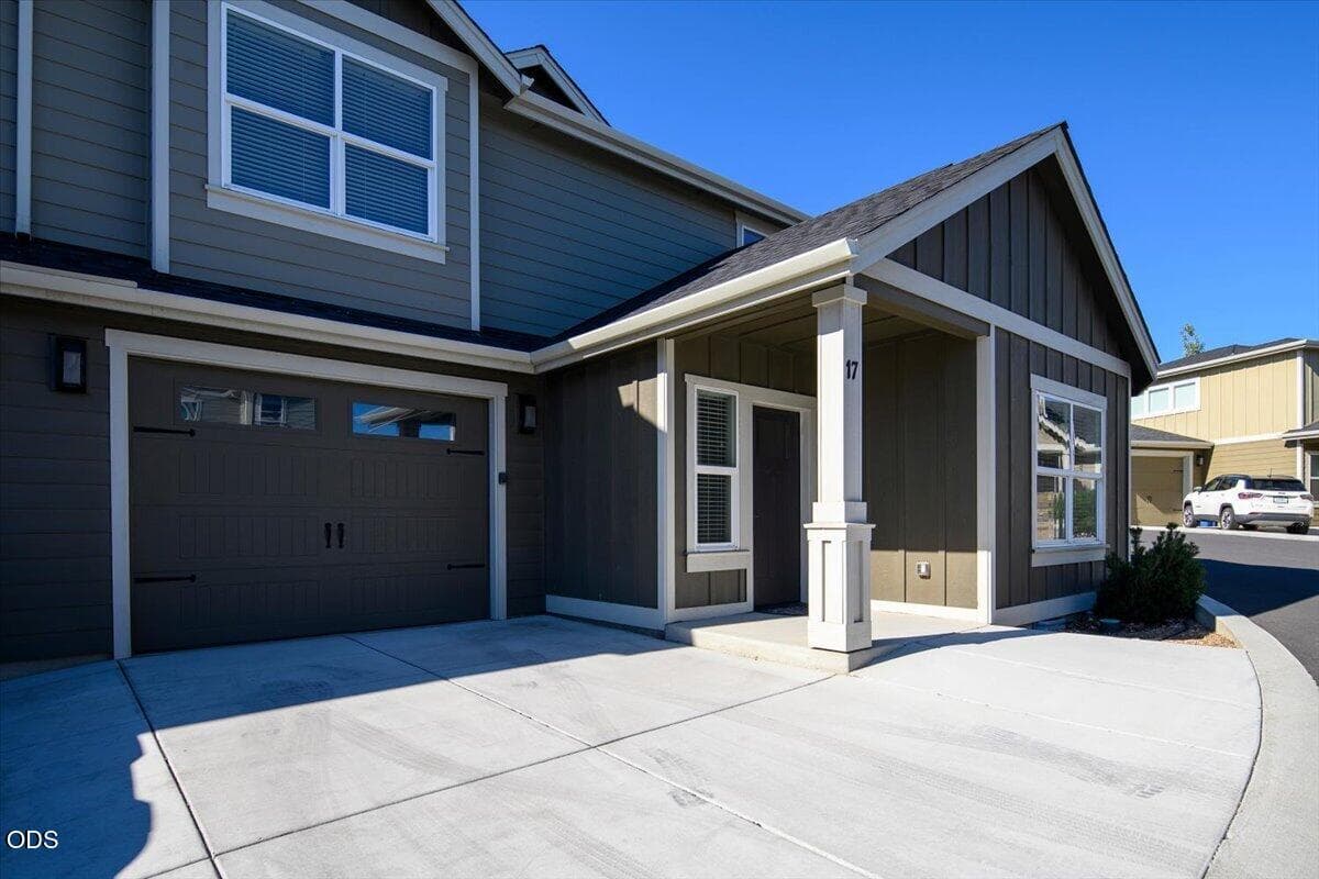 Photo of 2755 Greens Boulevard 2 of 38