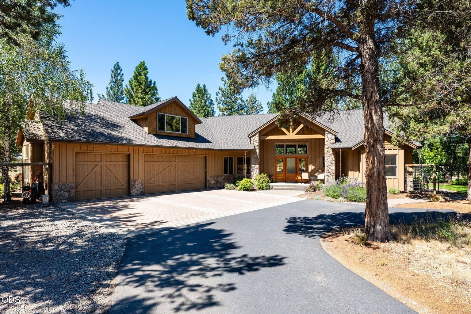 Photo of 17690 Mountain View Road 1 of 83