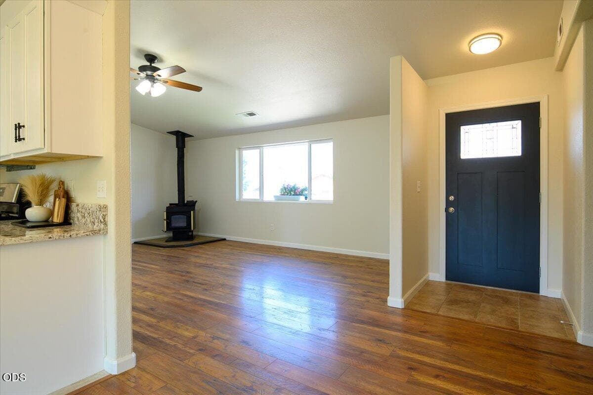 Photo of 942 Maple Court 2 of 33
