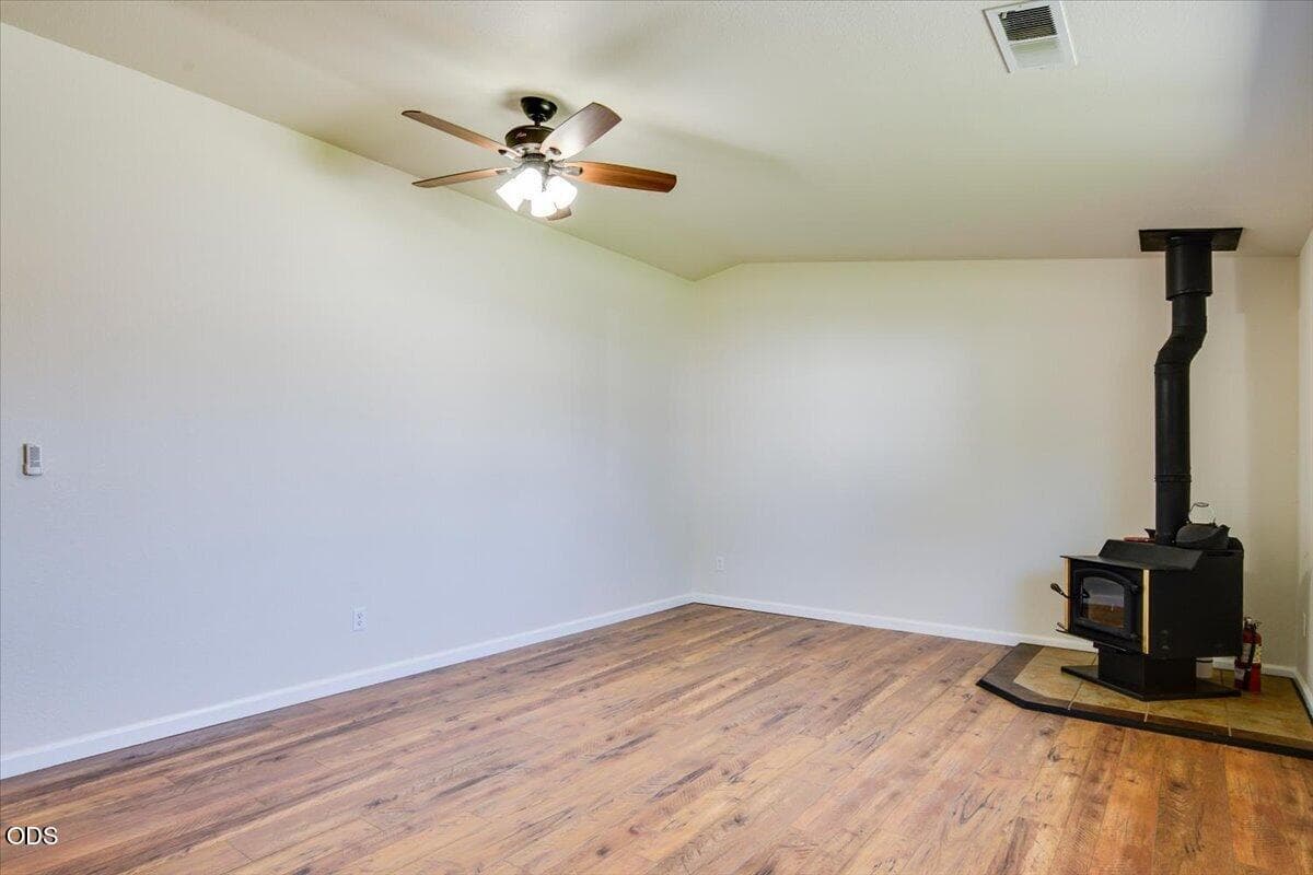 Photo of 942 Maple Court 3 of 33