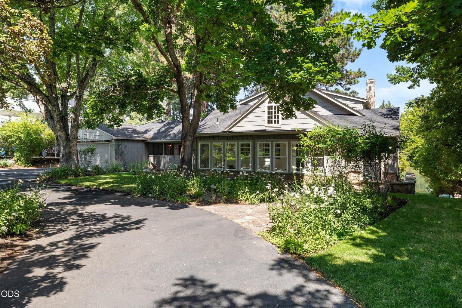 Photo of 2359 NW Lakeside Place 1 of 91