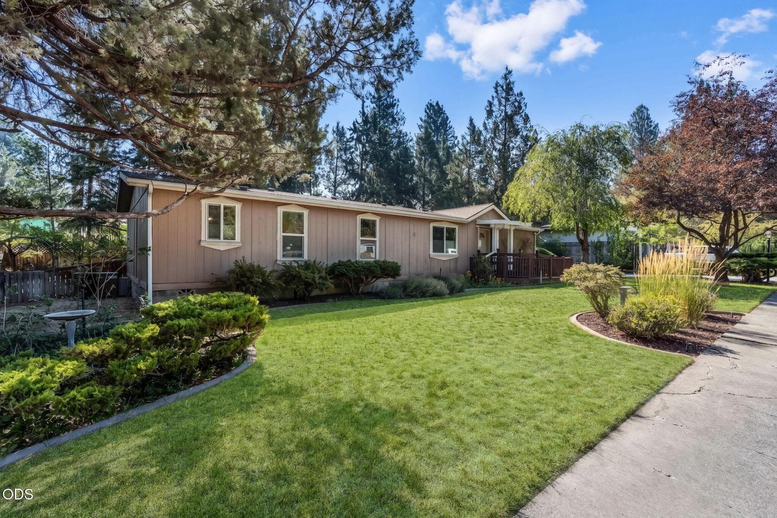 Photo of 1028 Black Ridge Place 2 of 28
