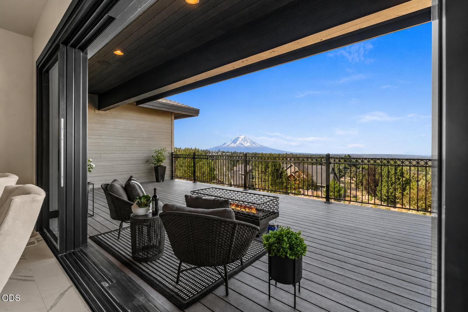 Enjoy indoor/outdoor living with 4 panel door and amazing views of Mt. Jefferson, Hood and smith rocks.
