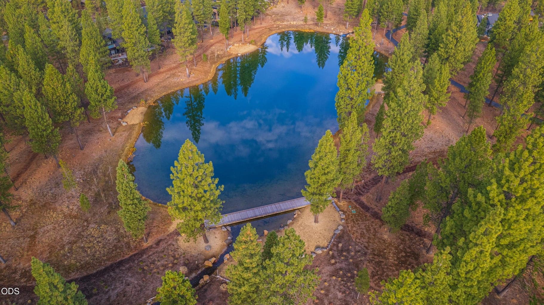 Mirror Rock is centered around Mirror Lake, with ponds, streams, trails and native forest woven throughout this newer Caldera Springs neighborhood.
