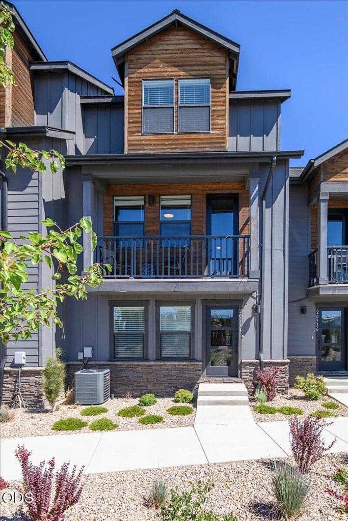 Photo of 20534 Empire Avenue 1 of 31