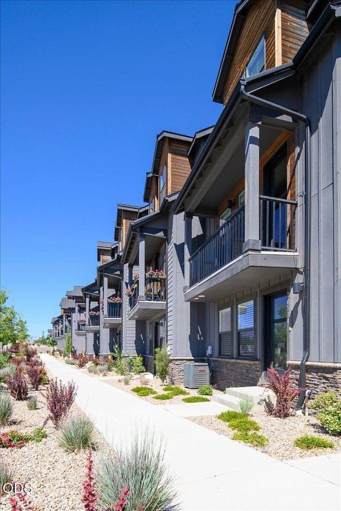 Photo of 20534 Empire Avenue 2 of 31