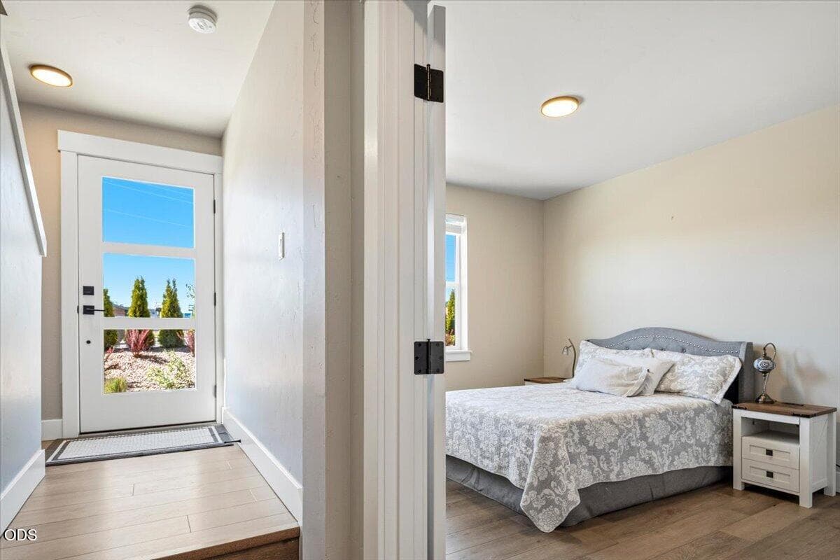 Photo of 20534 Empire Avenue 3 of 31
