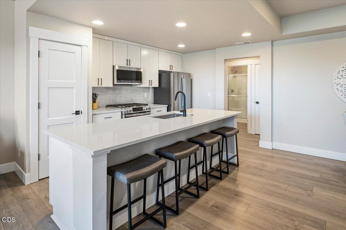 Photo of 20534 Empire Avenue 7 of 31