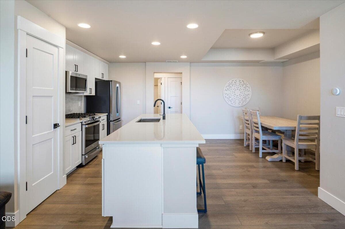 Photo of 20534 Empire Avenue 8 of 31